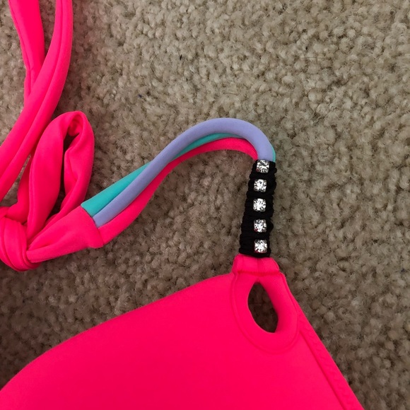 NWOT Victoria’s Secret push-up swim top - Picture 2 of 4